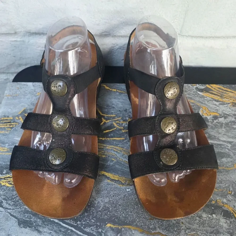 SAS Clover Black Leather Metallic Medallion Comfort Wedge Sandals Women’s 7.5 M